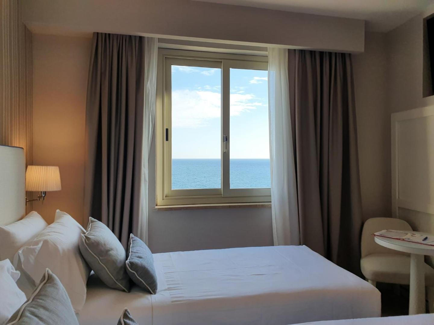 Hotel Plaza Porto Azzurro Zimmer foto